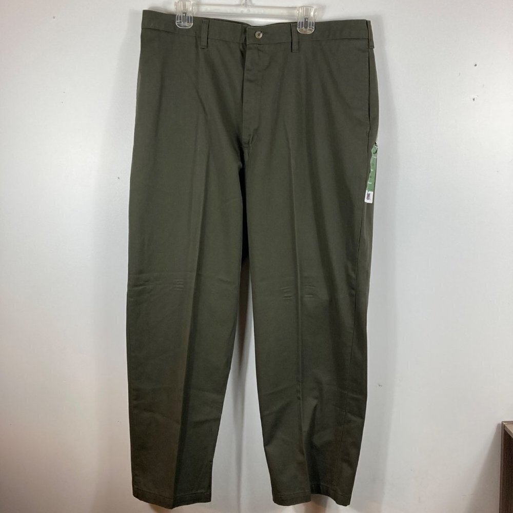 Mens Wrangler Hero Flat Front Relaxed Fit Olive Khaki Pants 40 x 30 NWT